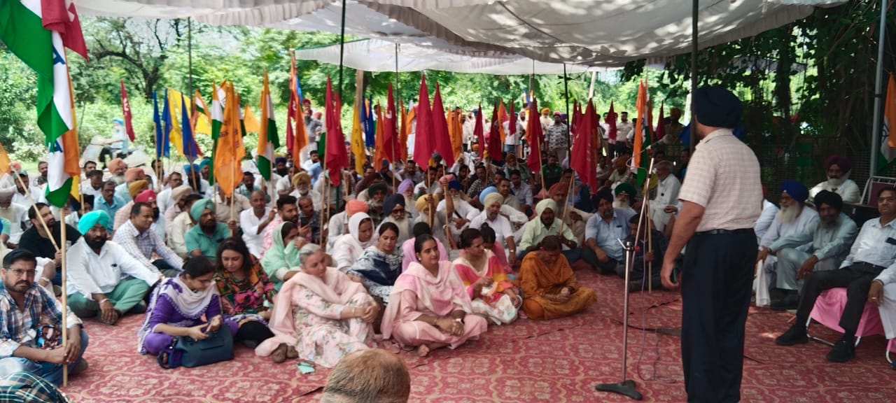 PRTC employees angry over non-payment of salary, Joint Action Committee held a massive demonstration in Patiala.